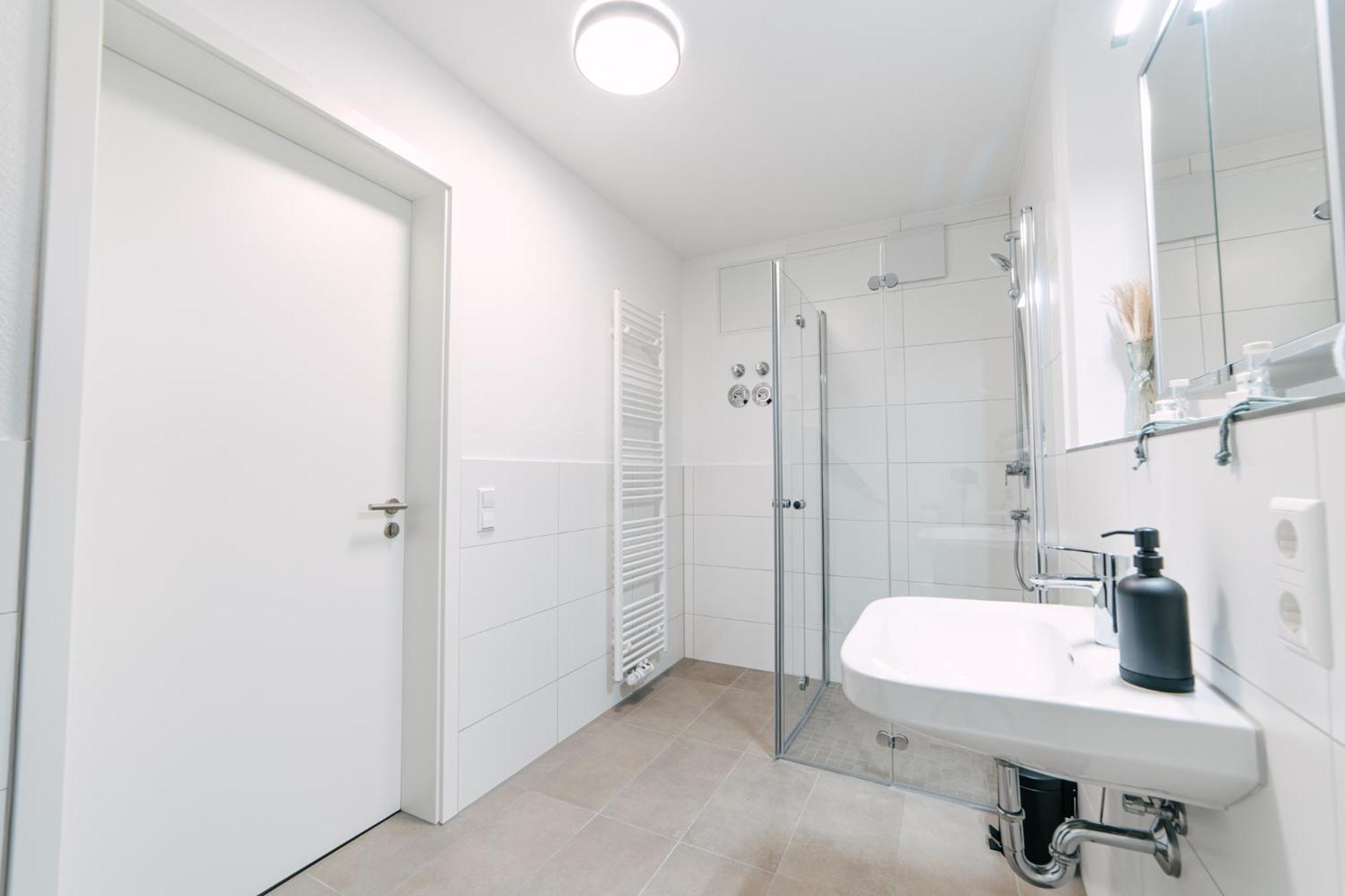 Zentrahome - Balkon Outlet Zentral Smarttv Business Metzingen  Zewnętrze zdjęcie