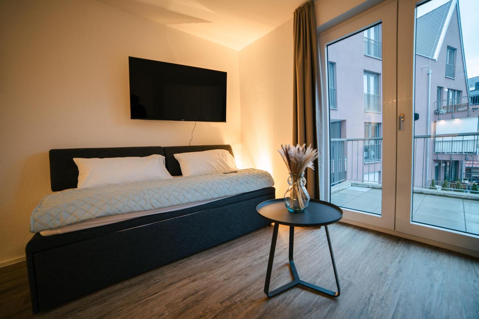 Zentrahome - Balkon Outlet Zentral Smarttv Business Metzingen  Zewnętrze zdjęcie
